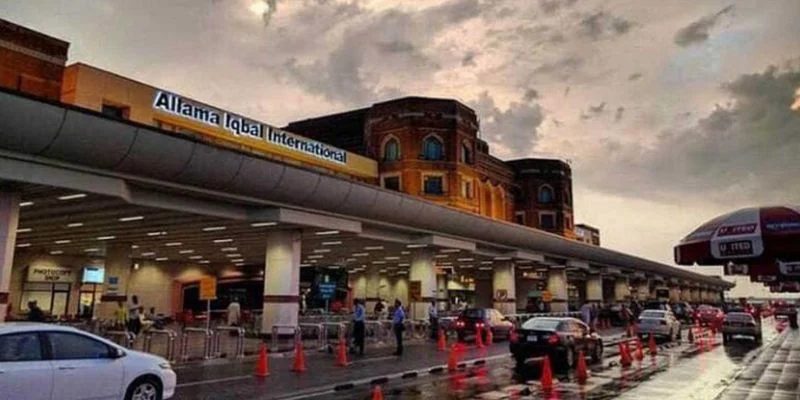 Singapore Airlines LHE Terminal